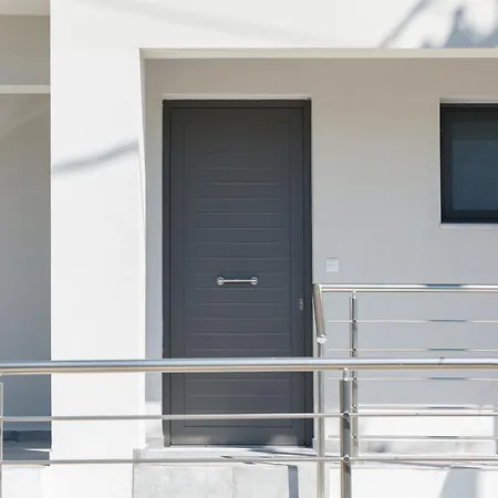 Greek Sky - New Modern With Shared Pool * Tavronitis