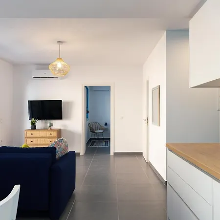 アパート Greek Sky - New Modern With Shared Pool *